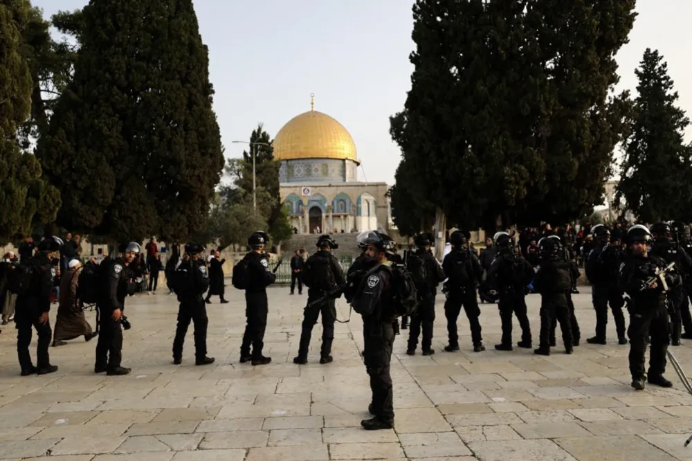 Siyonist işgal rejimi, gençlerin Mescid-i Aksa