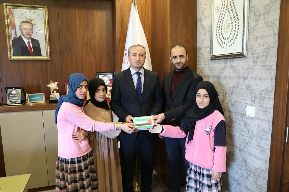 Ağrı’da öğrencilerden Filistin’e anlamlı bağış