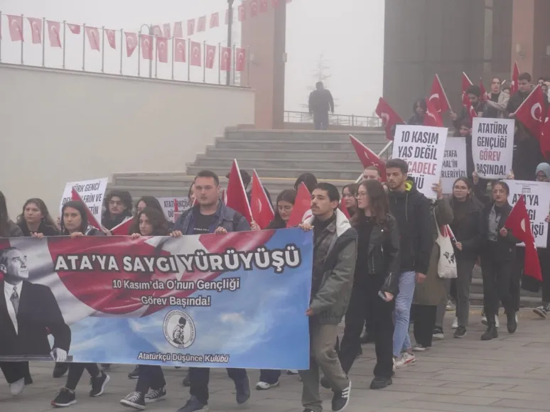 Üniversitelilerden 10 Kasım
