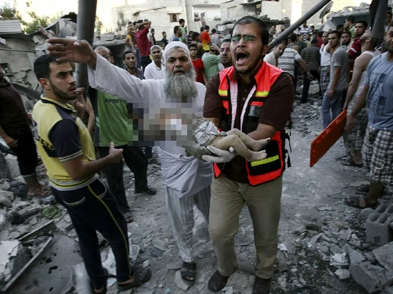 İsrail, El-Ehli Baptist Hastanesi’ni kuşattı