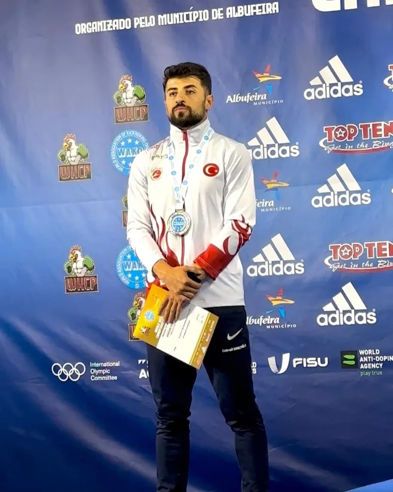 CEBRAİL GENÇOĞLU SEN GÖNÜLLERİN SAMPİYONUSUN