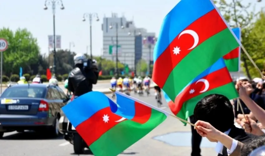 Yine aylardan... Zafar - kara yılların, kara ayların, kara günlerin aydınlık sonu