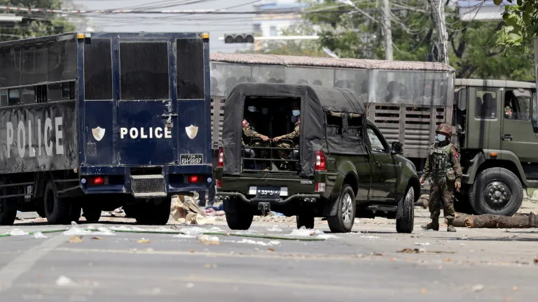 Myanmar cumhurbaşkanı, sınırdaki şiddet nedeniyle ülkenin çökeceğini öngördü