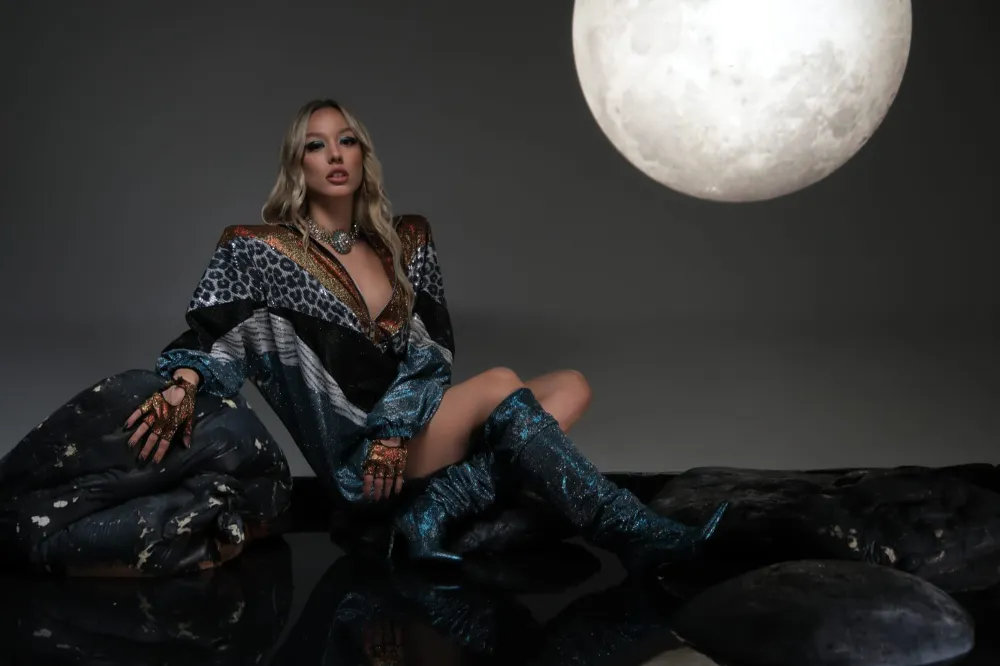 CANSU ESİN GÖÇEBE ŞARKISIYLA VE GÜZELLİĞİYLE MERAK UYANDIRDI