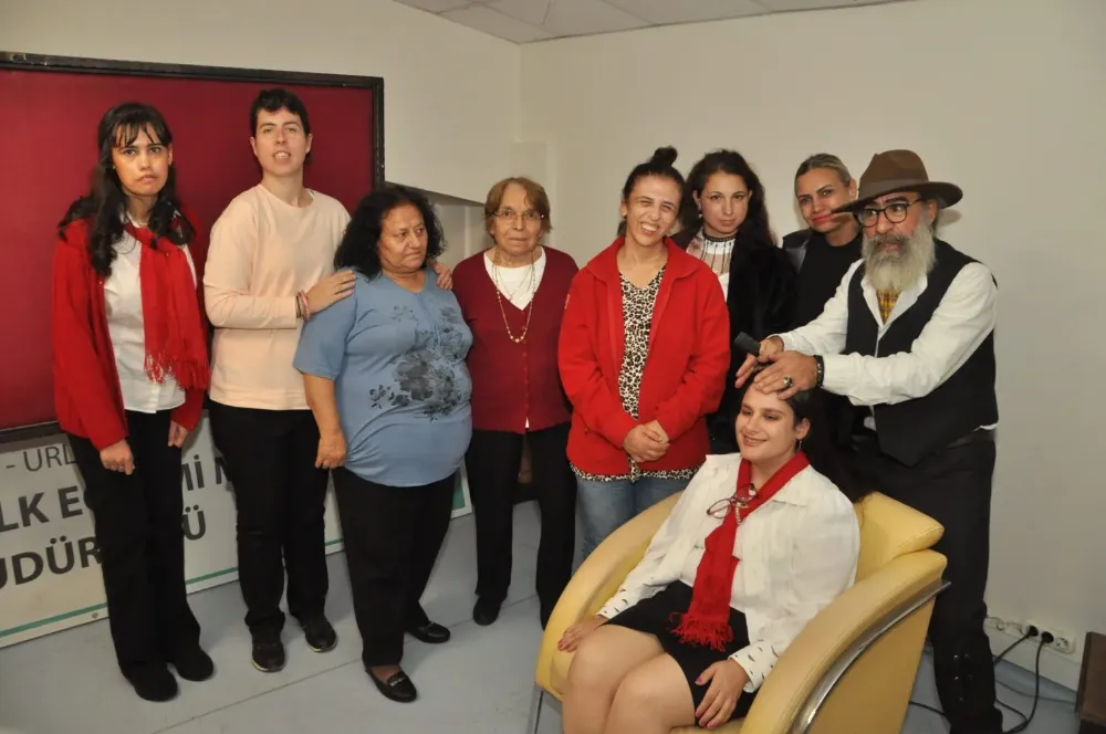 ”SANDIKTAN PODYUMA” Sürdürülebilir geri dönüşüm defilesi.