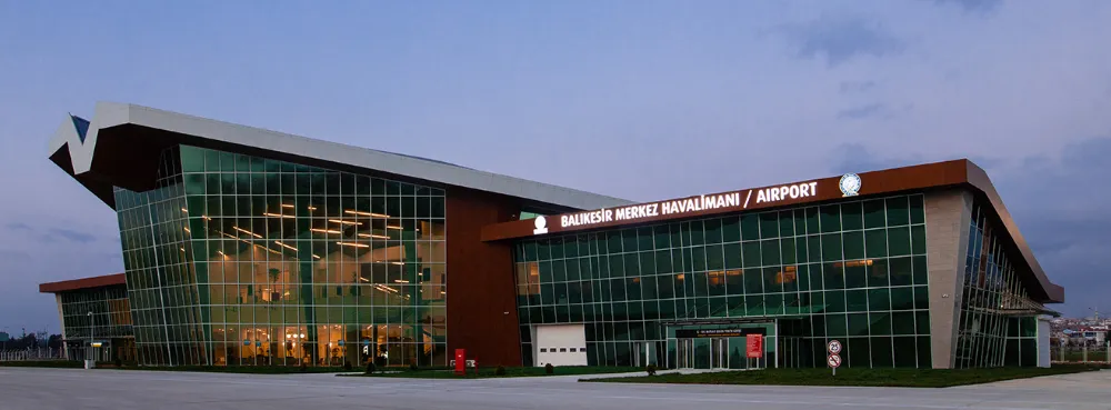 PARALAR HAVAYA SAÇILDI