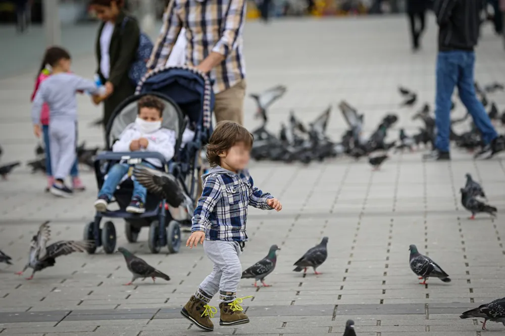 İhtiyaç sahibi ailelerin çocuklarına 587 milyon lira destek