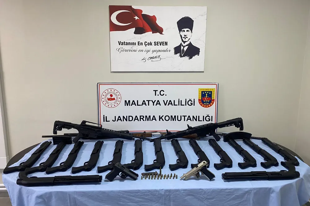 Malatya’da çok sayıda ruhsatsız tüfek ve tabanca ele geçirildi