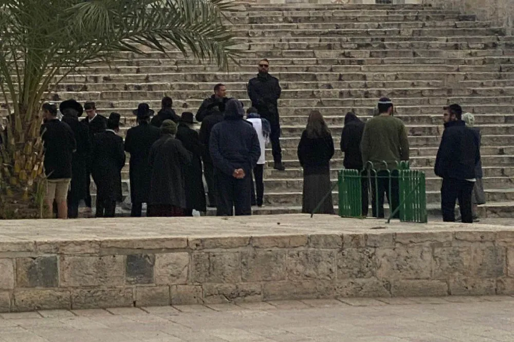 Siyonist işgalcilerden Mescid-i Aksa