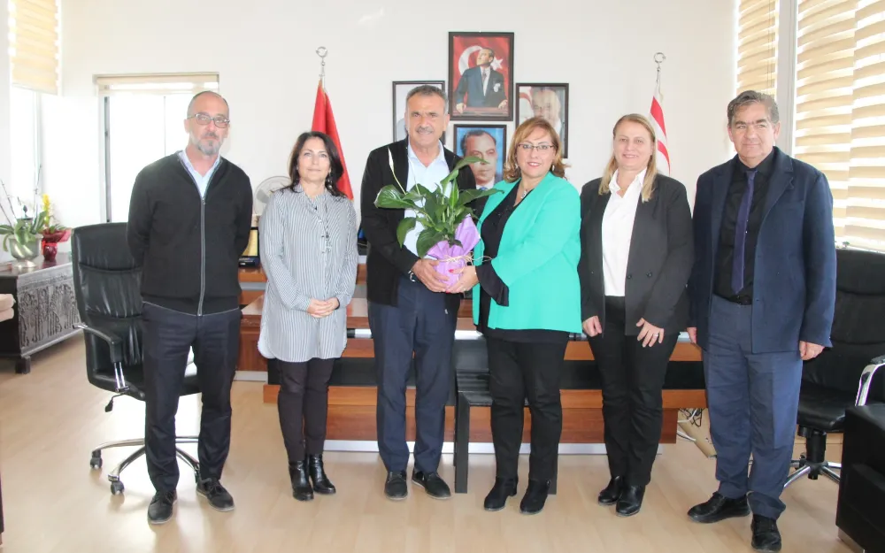 GAZİMAĞUSA’DAKİ İLKOKULLARIN MÜDÜRLERİ BELEDİYE BAŞKANI DR. SÜLEYMAN ULUÇAY’I ZİYARET ETTİ