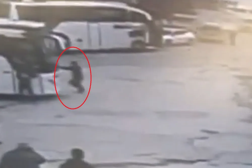 Otobüs şoförü tartıştığı muavinini ezerek öldürdü