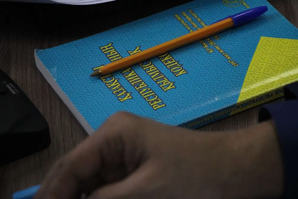 Kazakistan insan haklarını korumak için ne gibi önlemler alıyor?