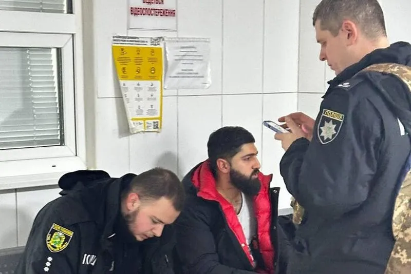 Türk muhabirler Harkov oteline düzenlenen roket saldırısından mucizevi bir şekilde kurtuldu