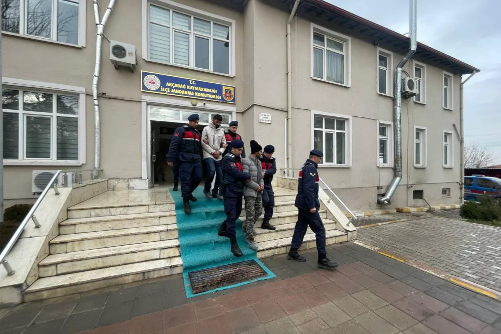 Kablo hırsızları suçüstü yakalandı