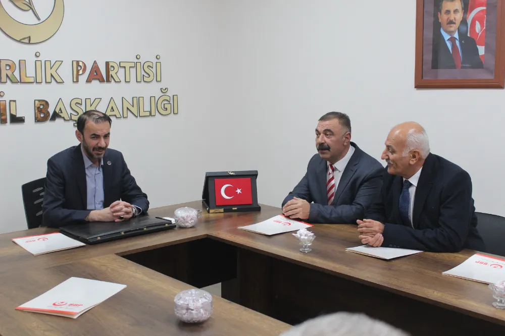 Davası uğruna şehit olmuş bir genel başkanın partisinde olmaktan gurur duyuyorum