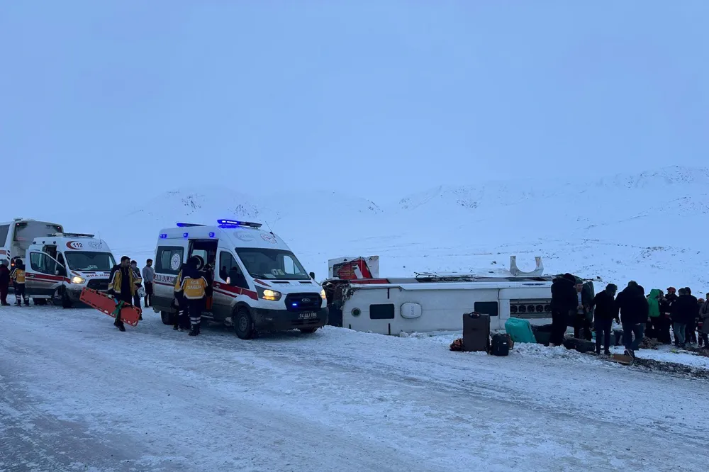 İranlı yolcuları taşıyan otobüs Ağrı