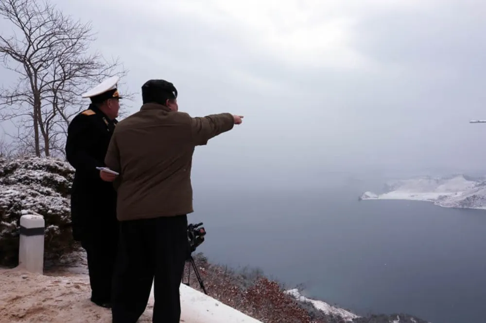 Kim Jong-un, yeni seyir füzelerinin test atışlarını denetledi