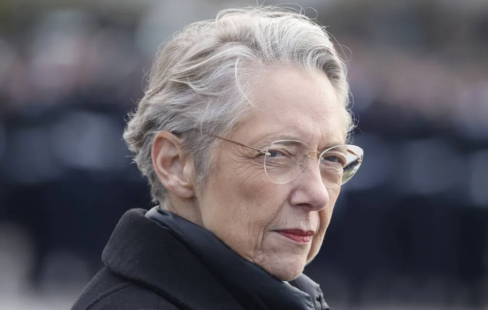 Fransa Başbakanı Elisabeth Borne istifa etti