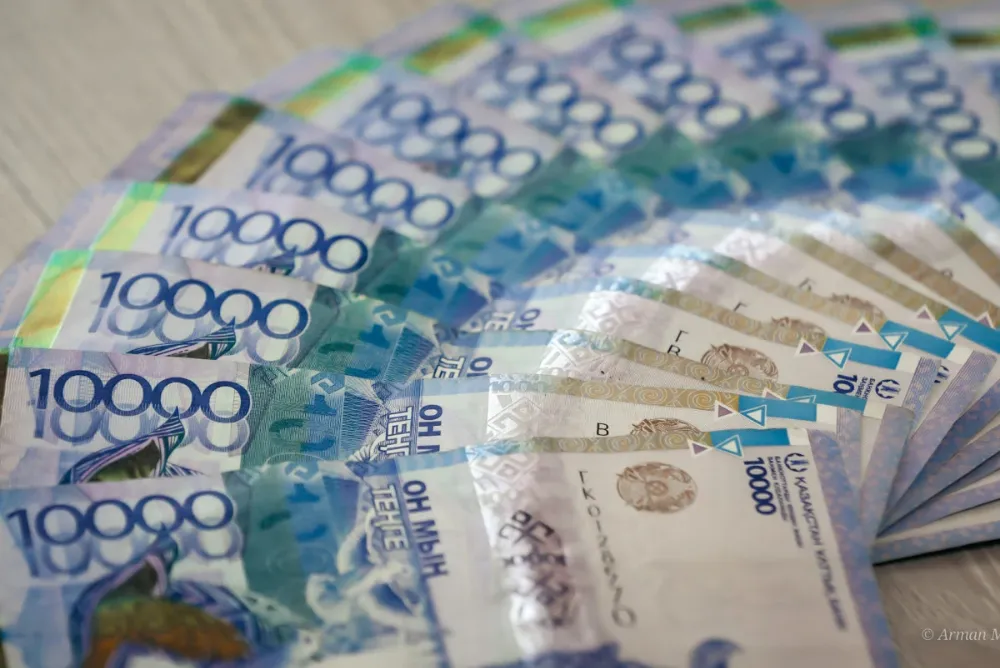 Kazakistanlılar finans piramidine yaklaşık 9 milyar tenge yatırım yaptı Sax Invest