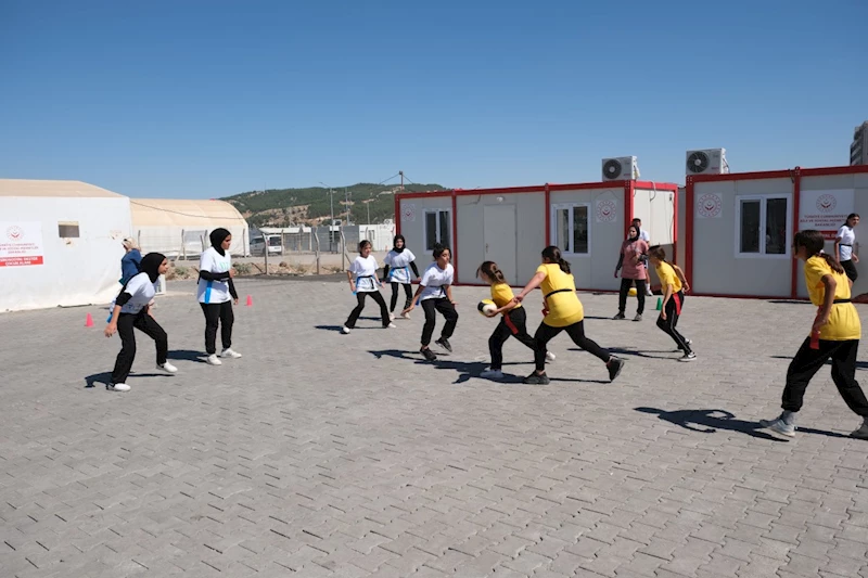 Depremzede çocuklar ve aileleri ragbiyi sevdi: Bin 130 çocuk 
