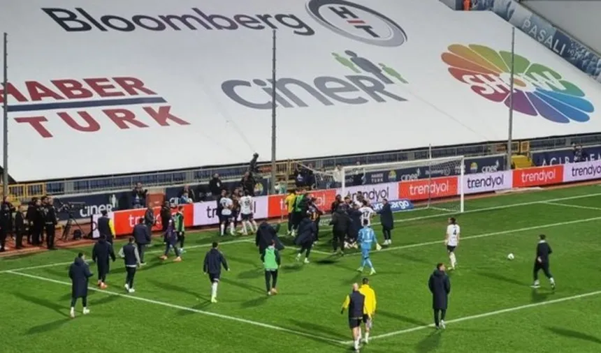 Eyüpspor - Fenerbahçe maçında futbolcular birbirine girdi!