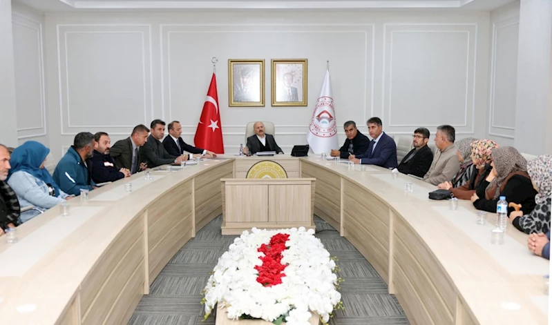 Vali Varol iş arayan vatandaşları dinledi 