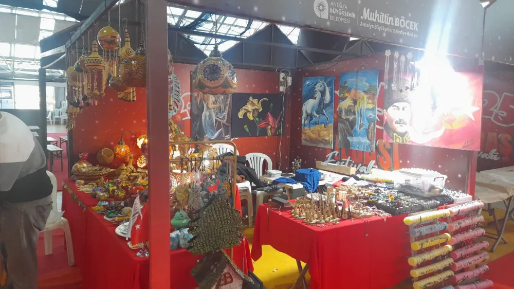 Antalya Büyükşehir Belediyesi’nin Yeni Yıl Pazarı Düzenlendi