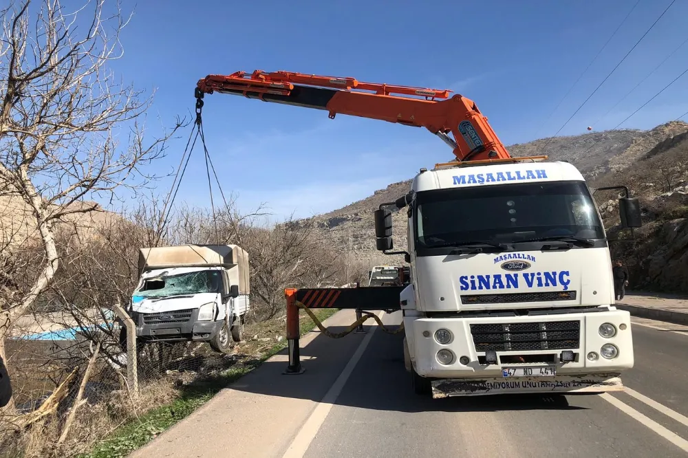 Nusaybin’de sebze yüklü araç devrildi: 1 yaralı