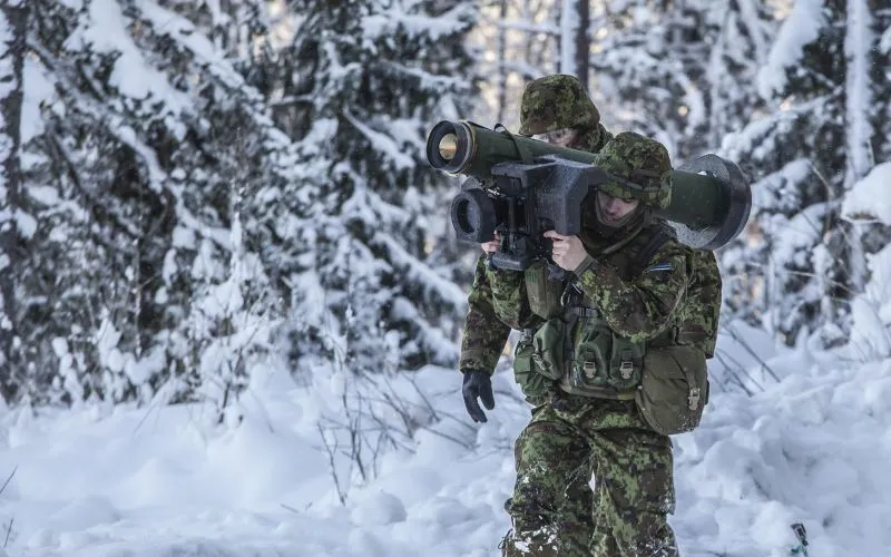 Estonya, Ukrayna’ya bir grup Javelin tanksavar füzesi teslim etti