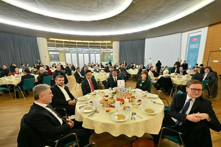 Sivil Toplum Örgütleri  DİTİB İftar Sofrası Her Kesimden İnsanı Bir Araya Getirdi