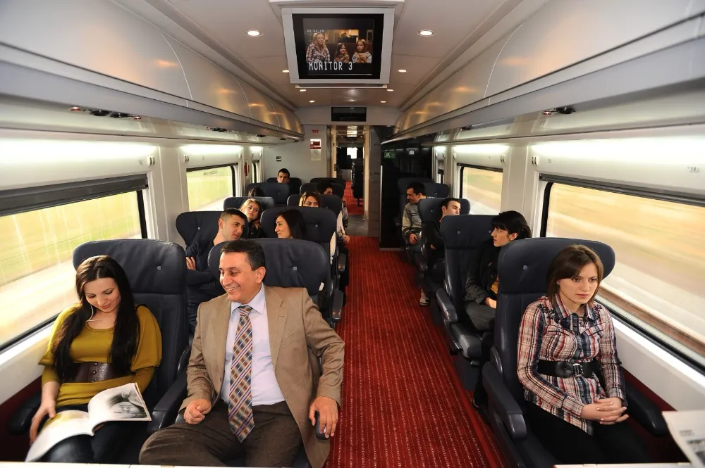 HIZLI TRENLERDE BAYRAM HEDİYESİ EMEKLİLERE İNDİRİM, SEFERLERDE ARTI