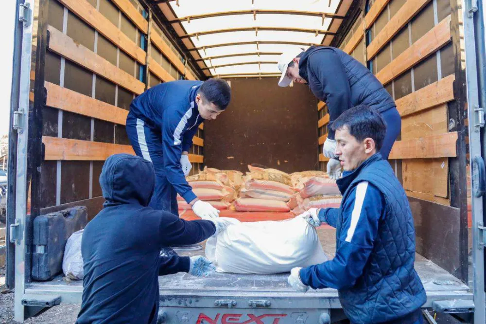 Astanalılar sel mağdurlarına yaklaşık 1 bin ton insani yardım gönderdi