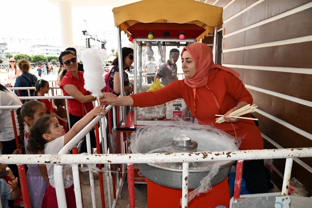 ULUSLARARASI HALK DANSLARI’NDAN 23 NİSAN KUTLAMASI