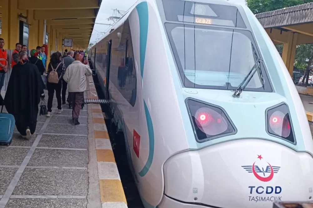 Elektrikli tren seti 1 yılda 575 bin yolcu taşıdı
