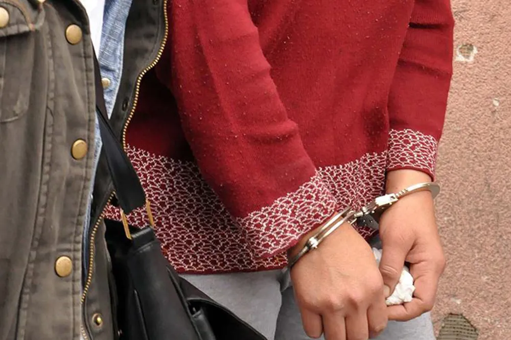 98 yıl kesinleşmiş hapis cezası bulunan firari kadın yakalandı