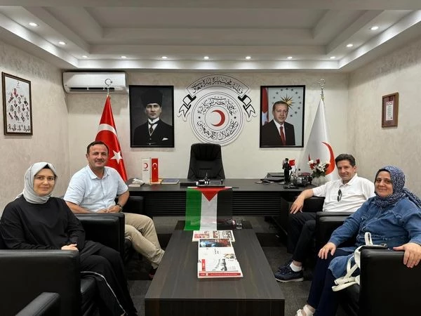 Askeri Fabrikalar Müdürü Ersoy’dan Akyazı Kızılay’ına ziyaret 