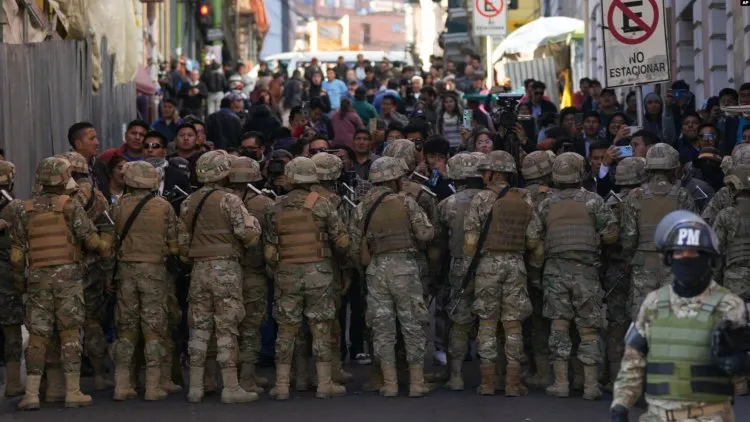 Bolivya’da darbe girişimi başarısız oldu: Asker başkanlık sarayını kuşattıktan sonra geri çekildi