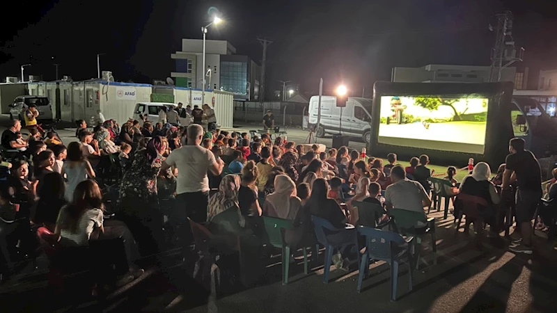 Depremzede çocuklara sinema etkinliği  - Videolu Haber