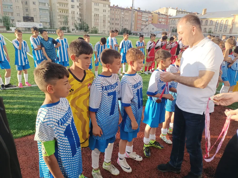 SERKANDAŞ SİGORTA U-11 YAŞ GRUBUNDA ŞAMPİYON YAKUTİYE SPOR
