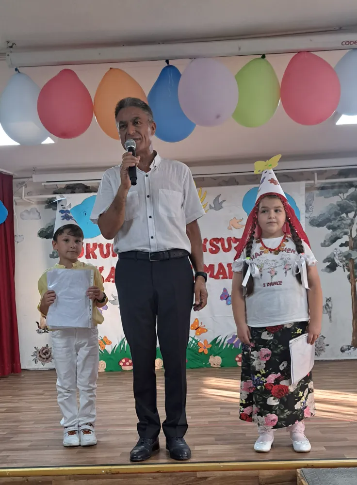 1. SINIFI BİTIREN MİNİKLERİMİZ OKUMA BAYRAMLARINI KUTLUYOR 