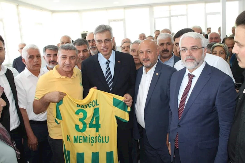 Baygol Yaşar Bayram’dan Sağlık Bakanı Kemal Memişoğlu’na anlamlı hediye 