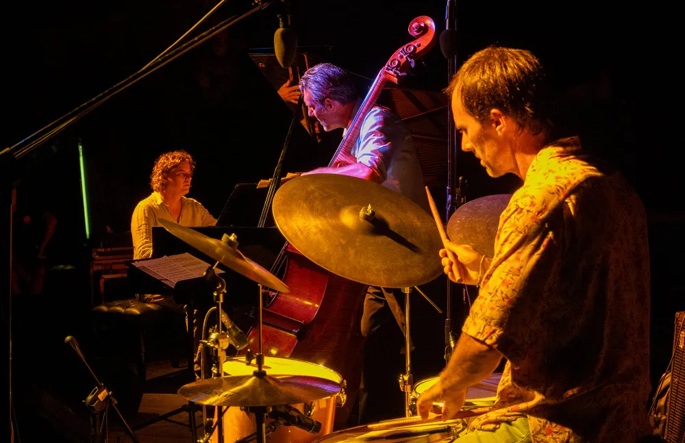 Norveçli Mats Eilertsen Trio Gümüşlük sahilinde idi