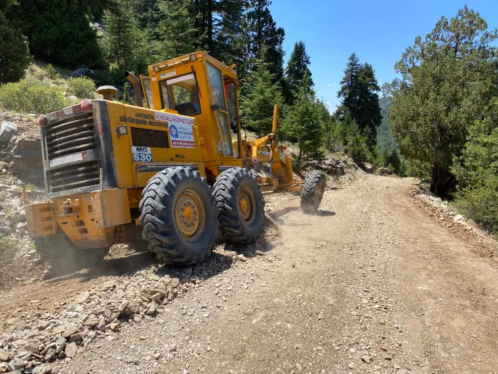 Büyükşehirden yayla yollarına bakım    Yollar konforlu ve güvenli hale geliyor