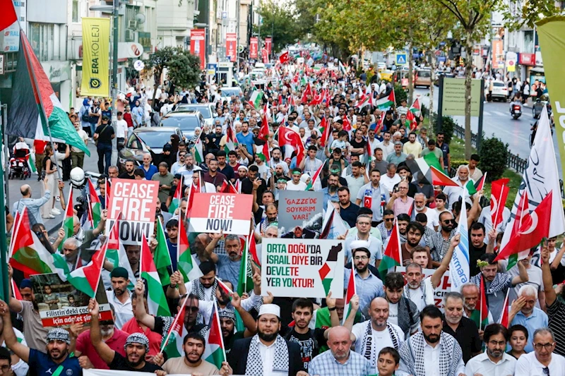 Fatih’te binlerce kişi Filistin için yürüdü  - Videolu Haber
