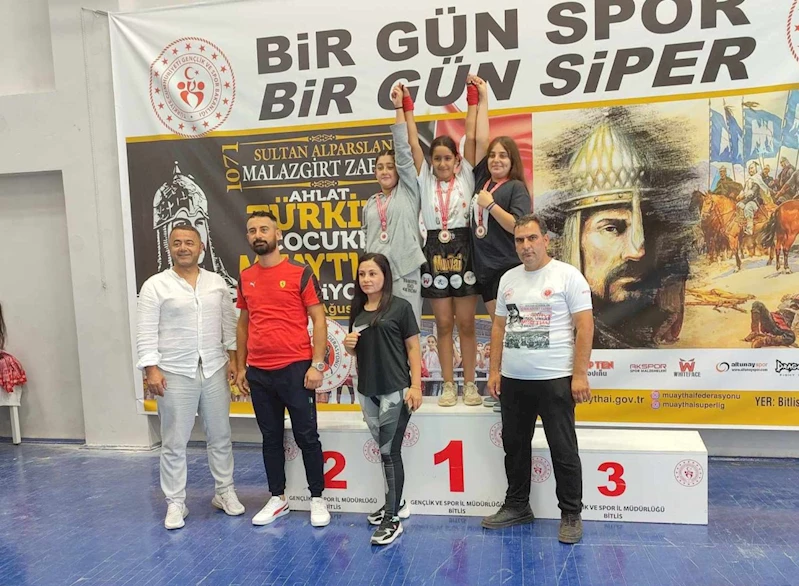 Adıyamanlı sporcu Özlem Yanak, muaythaide birinci oldu 