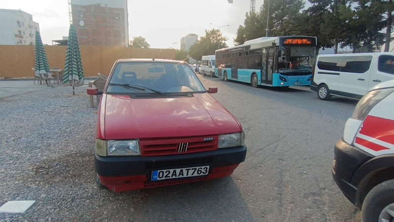 Otomobile çarpmamak için devrilen motosiklet sürücüsü yaralandı  - Videolu Haber