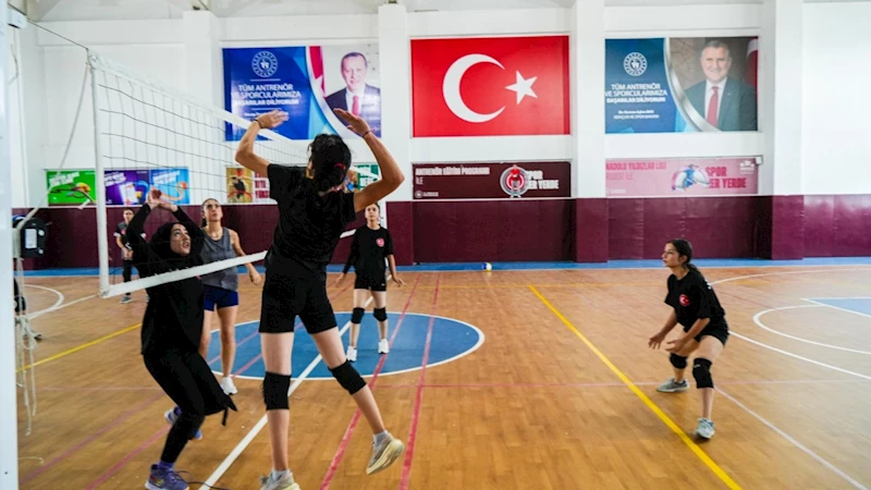 Filenin Sultanlarına özenerek voleybola başladılar  - Videolu Haber
