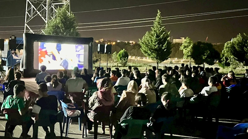 Adıyamanlılar yarı final mücadelesini dev ekranda izledi 