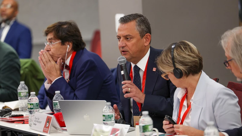 Özgür Özel’den Sosyalist Enternasyonal