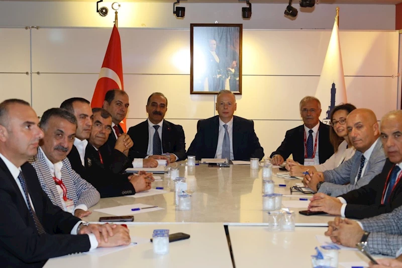 Ticaret Bakanı Yardımcısı ağar, yaş meyve sebze sektörü temsilcileriyle buluştu 